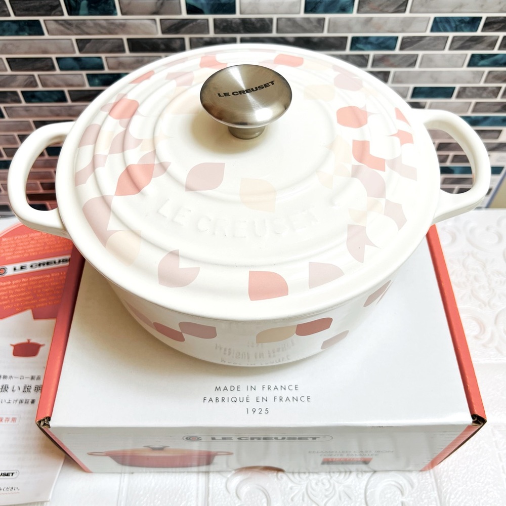 Le Creuset Petal Round Dutch Oven 20cm